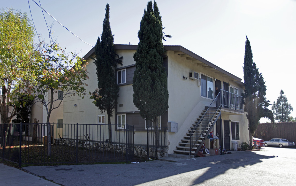 814 E Richland St in Ontario, CA - Foto de edificio