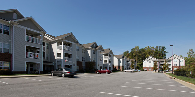 Highland Village Apartments in Cary, NC - Foto de edificio - Building Photo