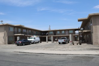 412 W Monroe Ave in Las Vegas, NV - Building Photo - Building Photo