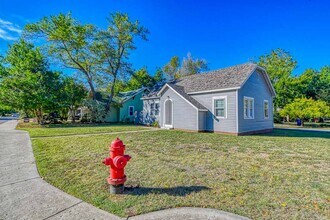 302 S Flood Ave in Norman, OK - Building Photo - Building Photo