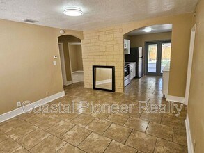 2221 E Annie St in Tampa, FL - Building Photo - Building Photo