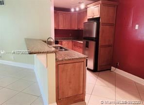 214 Lake Pointe Dr in Oakland Park, FL - Building Photo - Building Photo