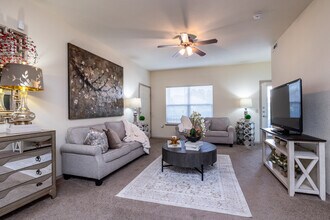 The Lakes at Hurricane Creek in Bryant, AR - Building Photo - Interior Photo