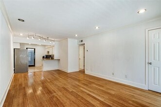 7730 Meadow Park Dr in Dallas, TX - Building Photo - Building Photo