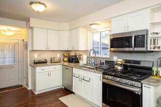 28115 Little Mack Ave in St. Clair Shores, MI - Foto de edificio - Building Photo