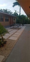 216 SW 9th St-Unit -2 in Hallandale Beach, FL - Building Photo - Building Photo