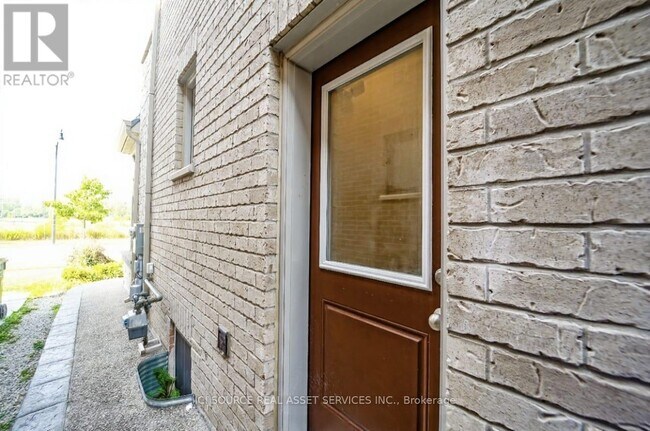 195 Lionhead Golf Club Rd in Brampton, ON - Building Photo - Building Photo