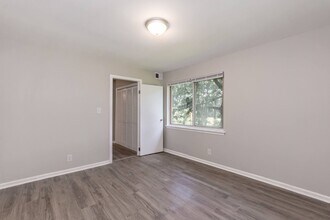 205 Johnson St-Unit -H in Garner, NC - Foto de edificio - Building Photo