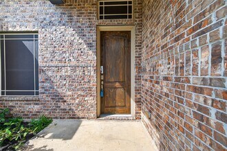 15802 Pine Cone Ln in Tomball, TX - Foto de edificio - Building Photo