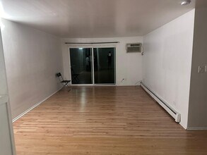 670 Hill Dr, Unit 209 in Hoffman Estates, IL - Foto de edificio - Building Photo