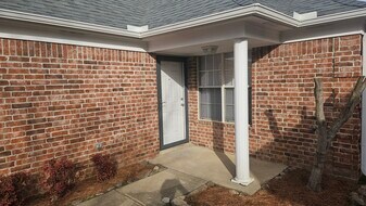 8382 Regal Bend Dr in Olive Branch, MS - Building Photo