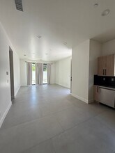 22745 Califia St in Woodland Hills, CA - Building Photo - Building Photo