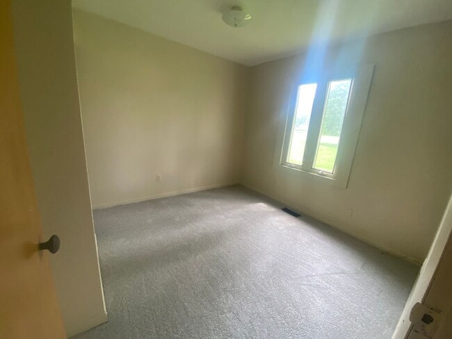 1633 Bayview Dr in Monroe, MI - Building Photo - Building Photo