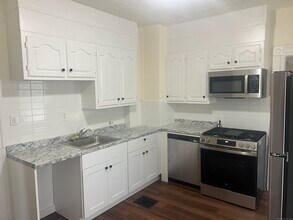 32 Hazelwood Ave in Bridgeport, CT - Building Photo - Building Photo