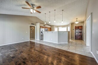 1102 E Kerry Ln in Phoenix, AZ - Building Photo - Building Photo