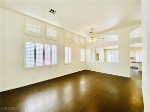 8736 Vista Ladera Ct in Las Vegas, NV - Building Photo - Building Photo