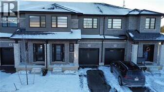 520 Grey St in Brantford, ON - Building Photo