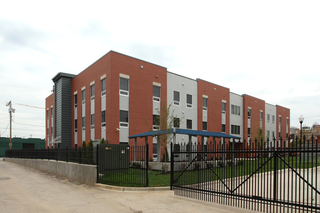 Spalding Suites in Louisville, KY - Building Photo - Building Photo