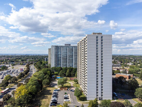 100 Echo Pt in Toronto, ON - Building Photo - Building Photo