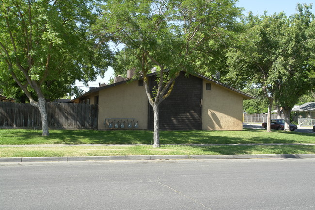 1160 W 12th St in Merced, CA - Foto de edificio - Building Photo