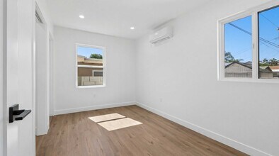 680 E 45th St in Los Angeles, CA - Building Photo - Building Photo