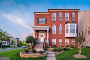 13299 Scotch Run Ct in Centreville, VA - Building Photo