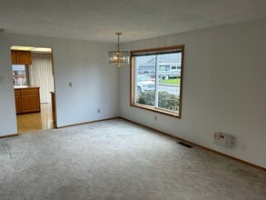 2814-2820 NE Evans St in McMinnville, OR - Building Photo - Building Photo