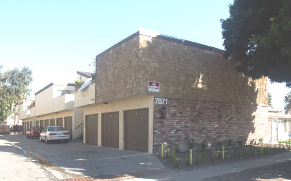 7871 MacDonald Ave in Huntington Beach, CA - Building Photo - Building Photo