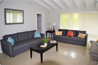 4411 E Tradewinds Ave in Lauderdale-by-the-Sea, FL - Foto de edificio - Building Photo