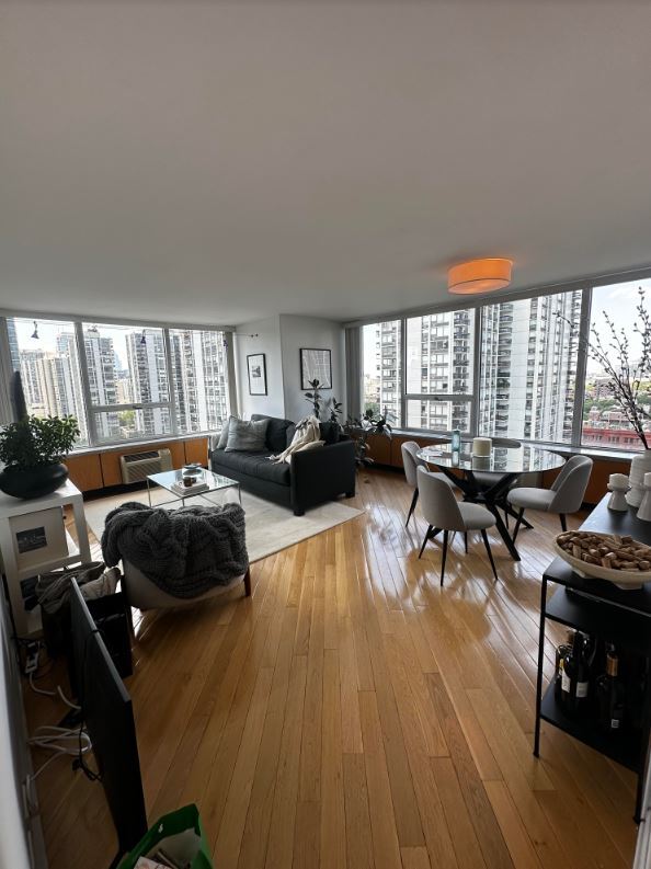 70 W Burton Pl in Chicago, IL - Building Photo - Building Photo