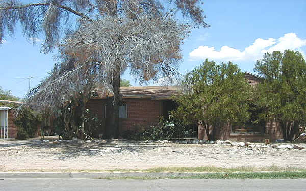 2213 E Blacklidge Dr in Tucson, AZ - Foto de edificio