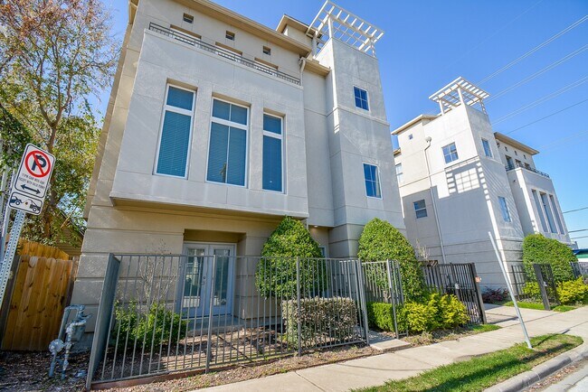2404 Morgan St in Houston, TX - Building Photo - Building Photo