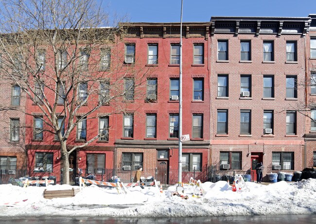 687 Union St in Brooklyn, NY - Building Photo - Building Photo