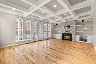 25 Creekside Ct in Secaucus, NJ - Building Photo - Building Photo