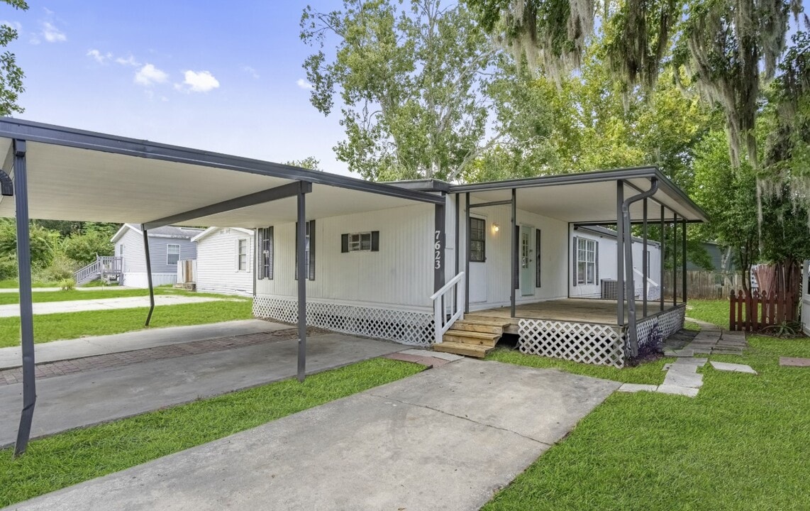 7623 Sunwood Dr in Jacksonville, FL - Foto de edificio