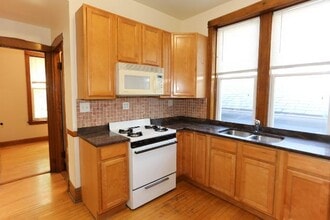 2312 W Iowa St, Unit K05J in Chicago, IL - Building Photo - Building Photo
