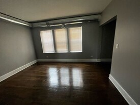 7517 S Yale Ave, Unit 3E in Chicago, IL - Building Photo