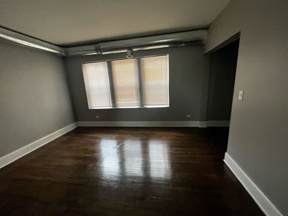 7517 S Yale Ave, Unit 3E in Chicago, IL - Foto de edificio