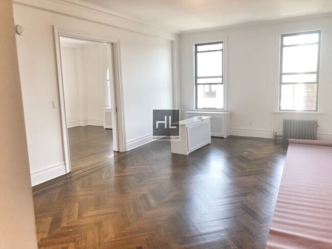 WEST 72 STREET in New York, NY - Building Photo - Building Photo