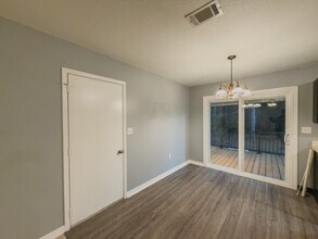 209 Pinoak Ct W in Crestview, FL - Building Photo - Building Photo