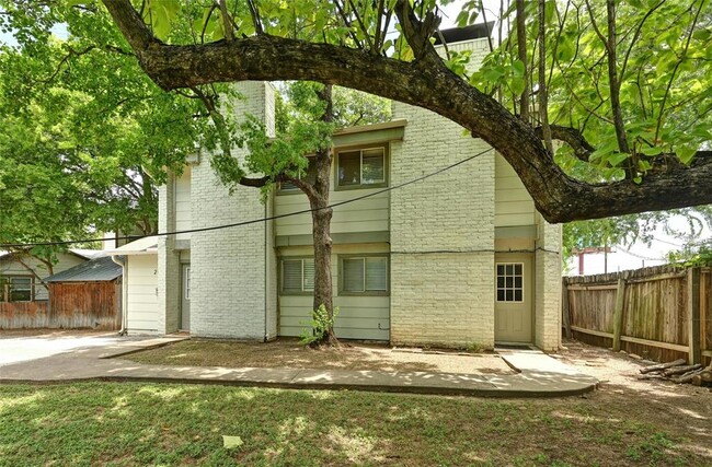 2115 Oxford Ave in Austin, TX - Foto de edificio - Building Photo