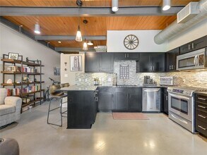 2205 N Lamar Blvd in Austin, TX - Building Photo - Building Photo