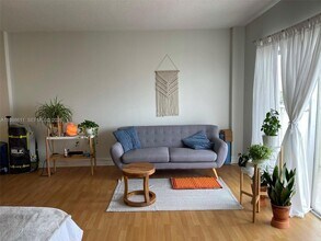 1455 N Treasure Dr, Unit 6D in North Bay Village, FL - Foto de edificio - Building Photo