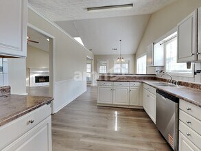 2880 Camelot Woods Dr in Lawrenceville, GA - Building Photo - Building Photo