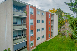 Terrace Towers in Guelph, ON - Building Photo - Building Photo