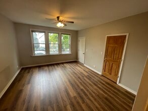 3047 N Troy St, Unit 1 in Chicago, IL - Building Photo - Building Photo