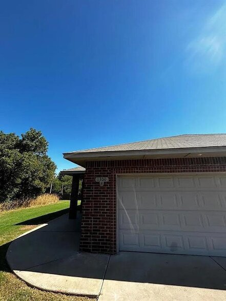 1300 Garden Gate Dr in Yukon, OK - Foto de edificio - Building Photo