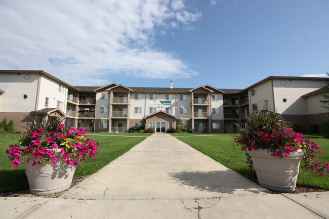 Lonsdale Court in Red Deer, AB - Building Photo - Building Photo