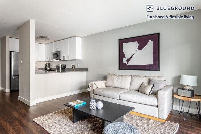 655 S Fair Oaks Ave in Sunnyvale, CA - Foto de edificio - Building Photo