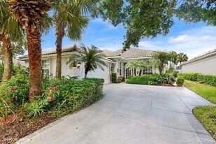 8073 SE Double Tree Dr in Hobe Sound, FL - Building Photo